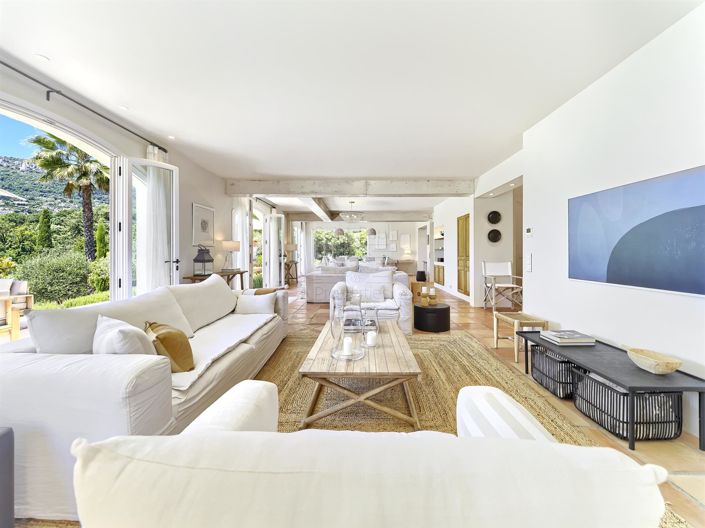 Image No.5-5 Bed House for sale