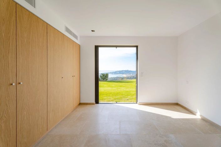 Image No.13-4 Bed House for sale