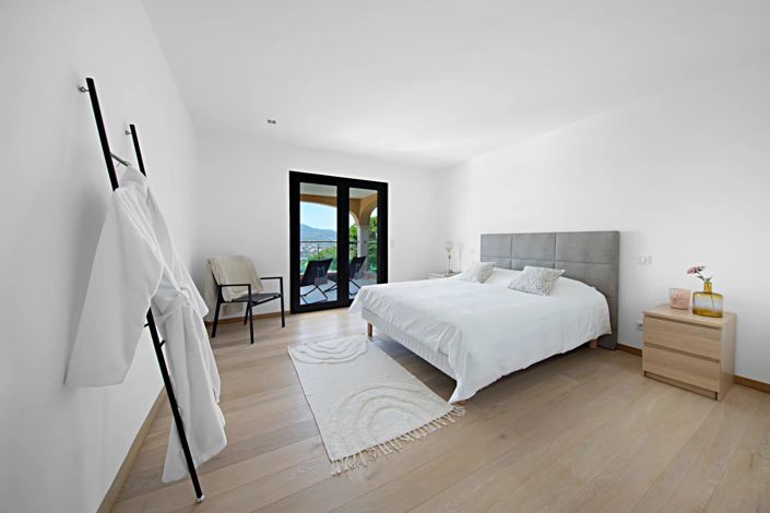 Image No.10-5 Bed House for sale