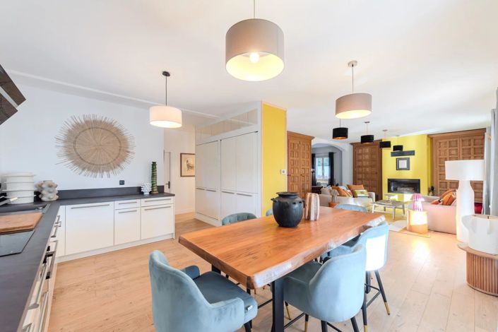 Image No.8-5 Bed House for sale