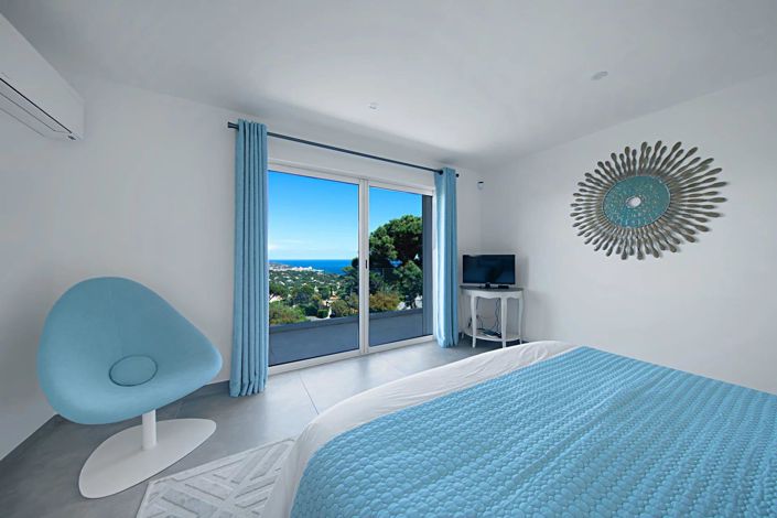 Image No.28-5 Bed House for sale