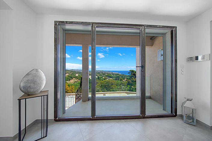 Image No.4-5 Bed House for sale