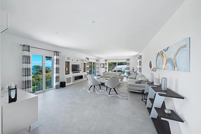 Image No.6-5 Bed House for sale