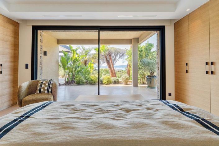 Image No.18-5 Bed House for sale