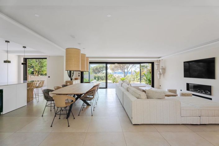 Image No.8-5 Bed House for sale