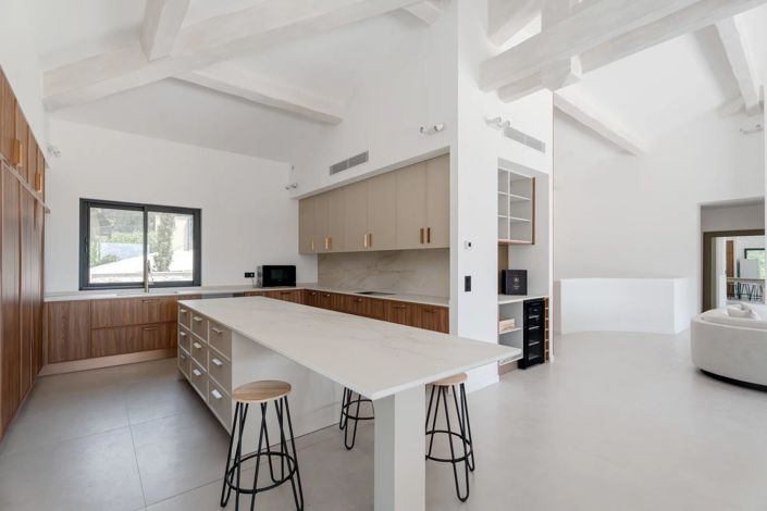 Image No.10-5 Bed House for sale