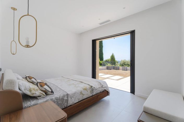 Image No.12-5 Bed House for sale