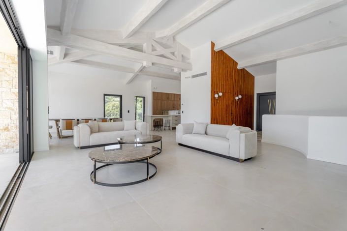 Image No.8-5 Bed House for sale