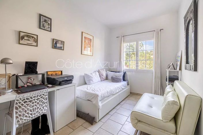 Image No.8-4 Bed House for sale