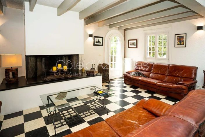 Image No.8-4 Bed House for sale