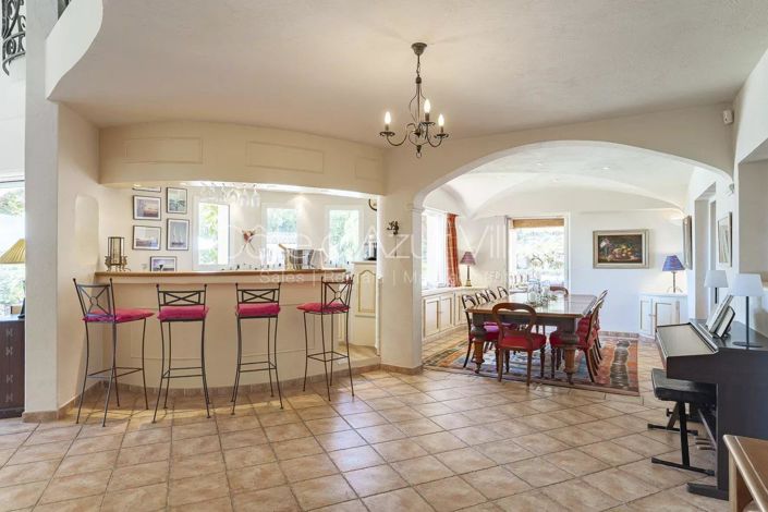 Image No.19-6 Bed House for sale