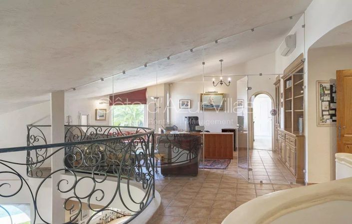 Image No.20-6 Bed House for sale