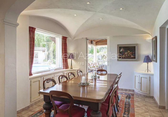 Image No.8-6 Bed House for sale