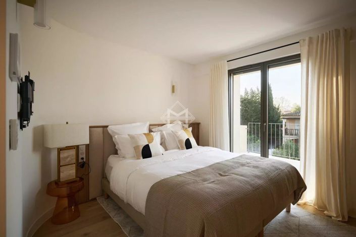 Image No.11-5 Bed House for sale