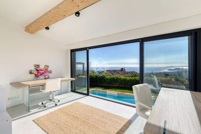 Image No.10-3 Bed House for sale