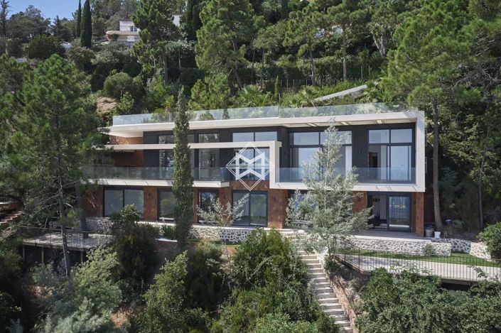 Image No.1-5 Bed House for sale