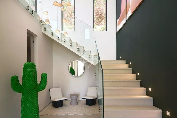 Image No.19-5 Bed House for sale