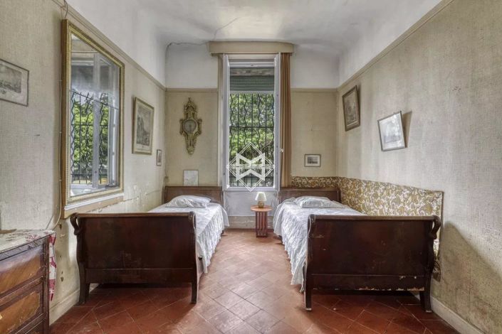 Image No.11-5 Bed House for sale