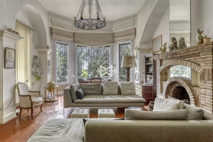 Image No.6-5 Bed House for sale