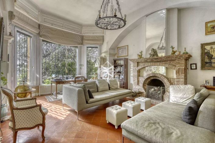 Image No.7-5 Bed House for sale