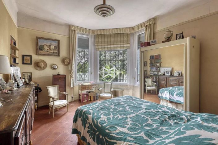 Image No.9-5 Bed House for sale