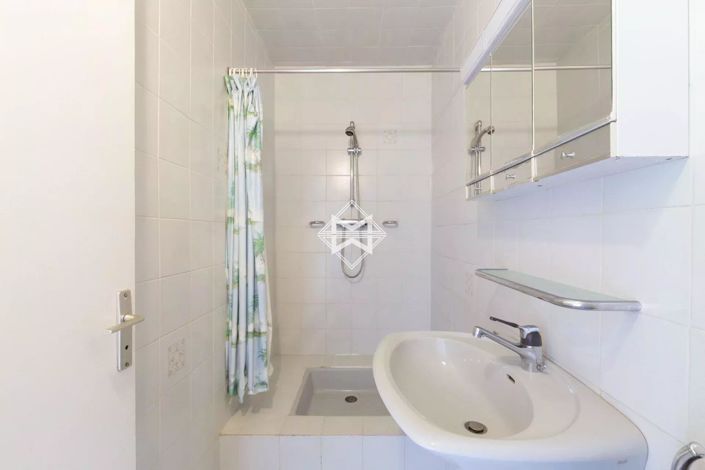 Image No.11-6 Bed House for sale