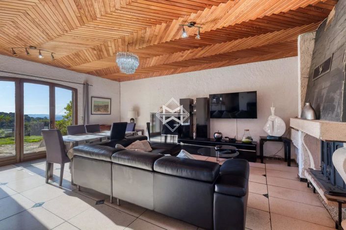 Image No.5-6 Bed House for sale