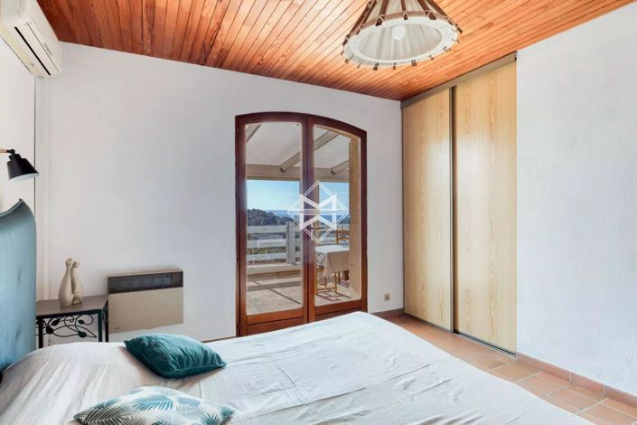 Image No.9-6 Bed House for sale