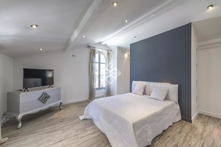 Image No.10-8 Bed House for sale