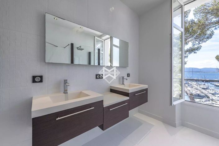 Image No.12-8 Bed House for sale