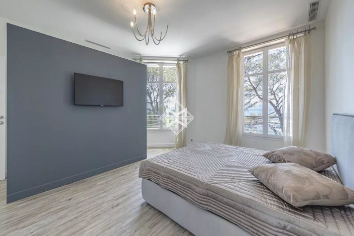 Image No.9-8 Bed House for sale