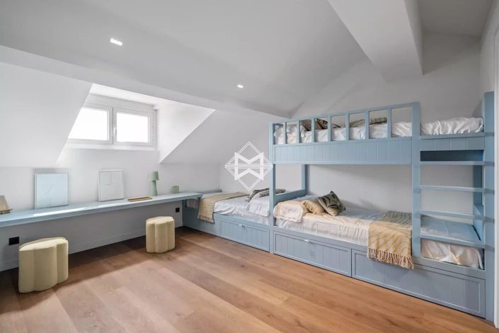 Image No.14-6 Bed House for sale