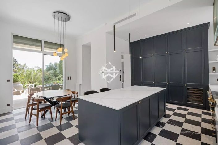 Image No.7-6 Bed House for sale