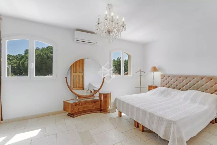 Image No.10-5 Bed House for sale