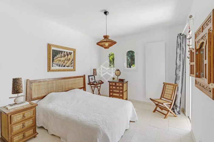 Image No.11-5 Bed House for sale