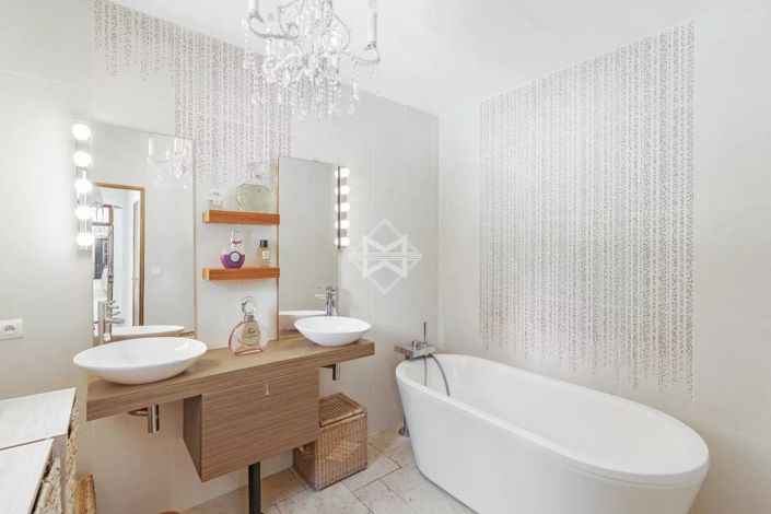 Image No.14-5 Bed House for sale