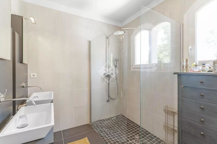 Image No.15-5 Bed House for sale