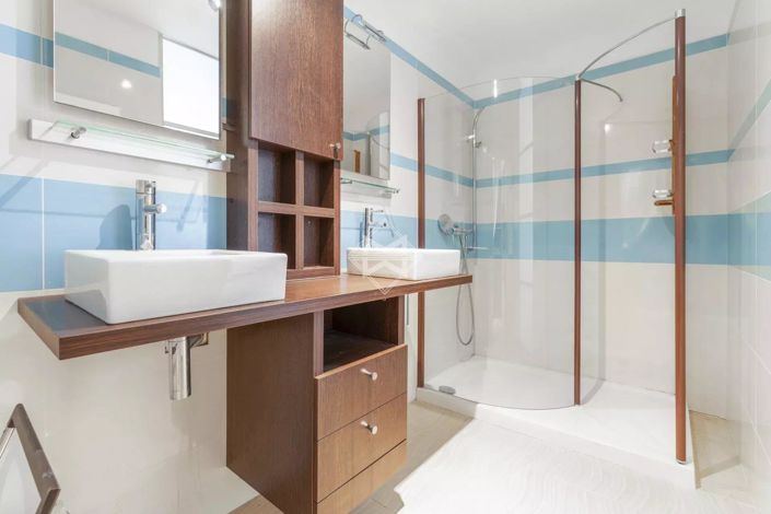 Image No.16-5 Bed House for sale