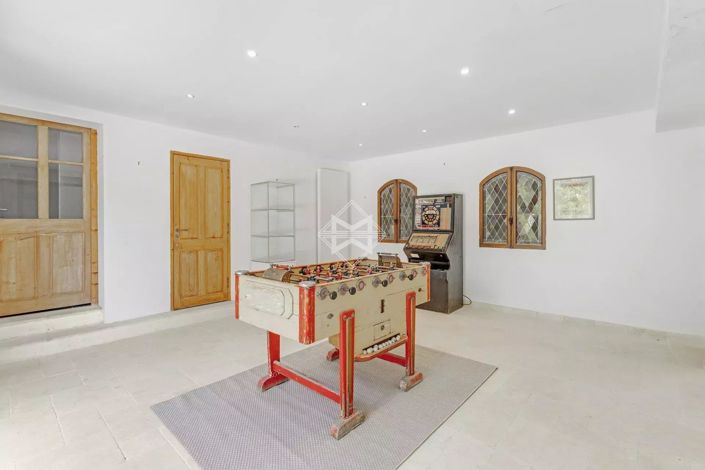 Image No.18-5 Bed House for sale