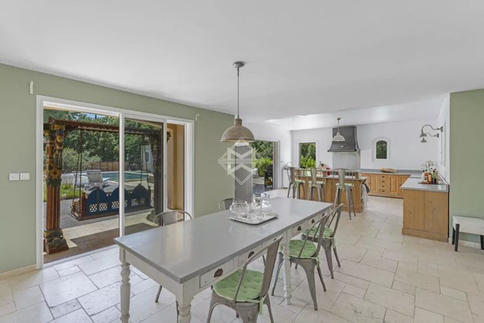 Image No.6-5 Bed House for sale