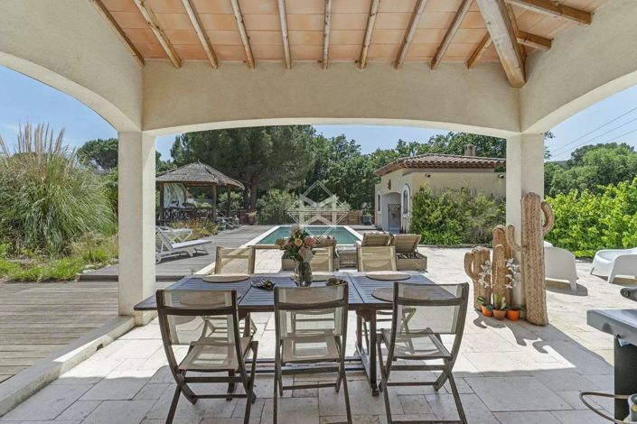 Image No.8-5 Bed House for sale