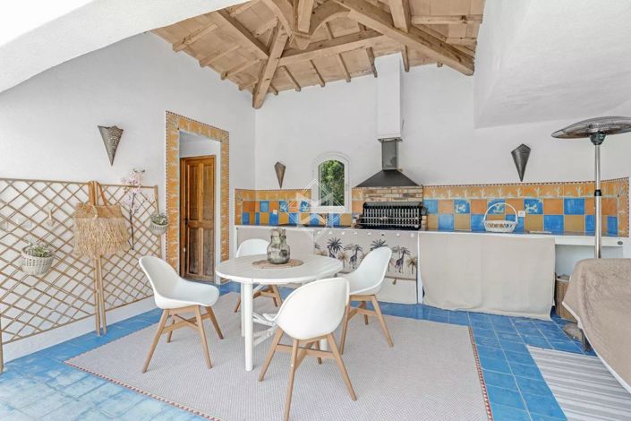 Image No.9-5 Bed House for sale