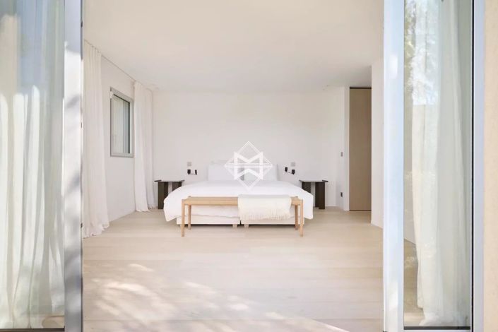 Image No.10-8 Bed House for sale