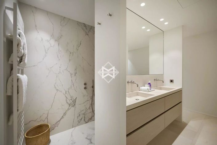 Image No.12-8 Bed House for sale