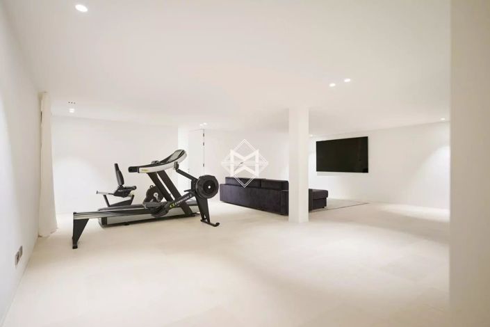 Image No.13-8 Bed House for sale