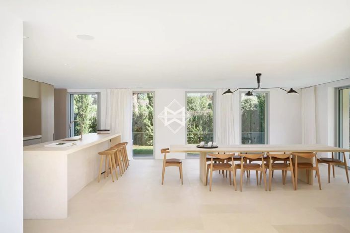 Image No.7-8 Bed House for sale