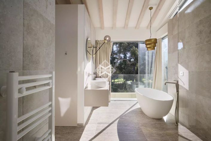 Image No.9-5 Bed House for sale