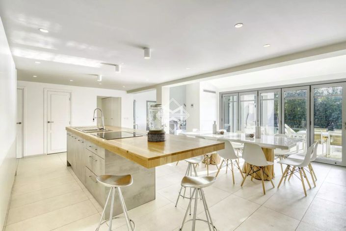 Image No.7-4 Bed House for sale