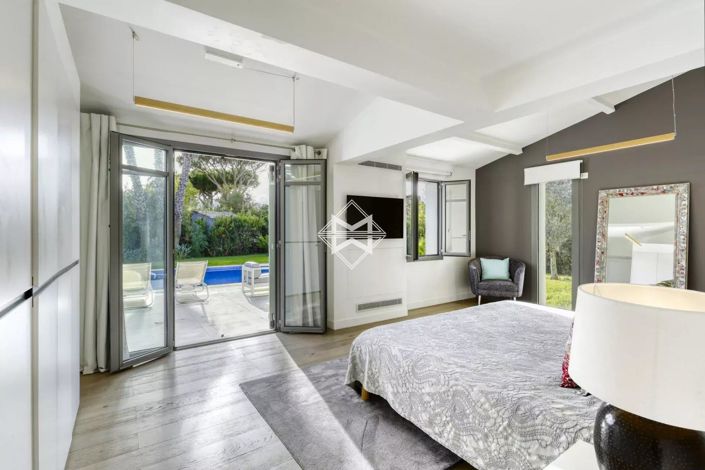 Image No.8-4 Bed House for sale