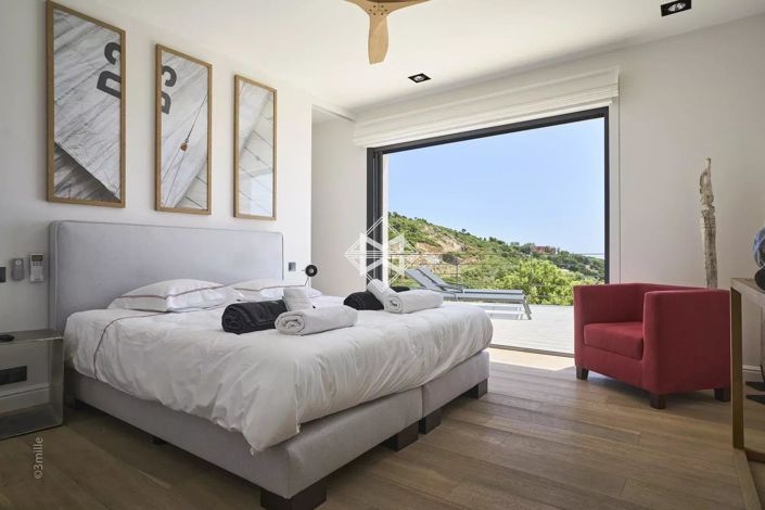 Image No.8-7 Bed House for sale